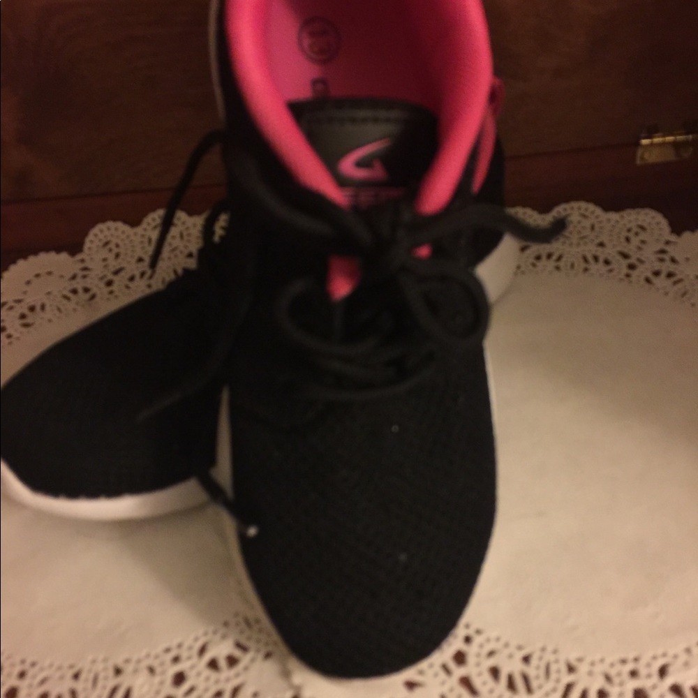 Geers by Dream Seek Girls Black/Hot Pink Sneakers